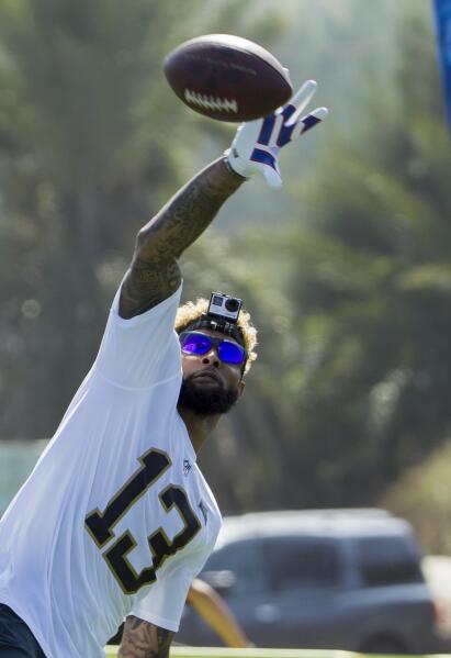 Michael Bennett does it all at Pro Bowl practice AP News